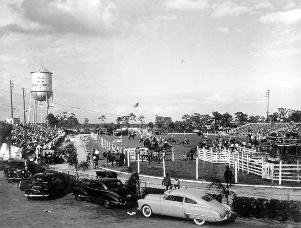 Grand entry of cowboys and cowgirls - Lakeland, Florida 