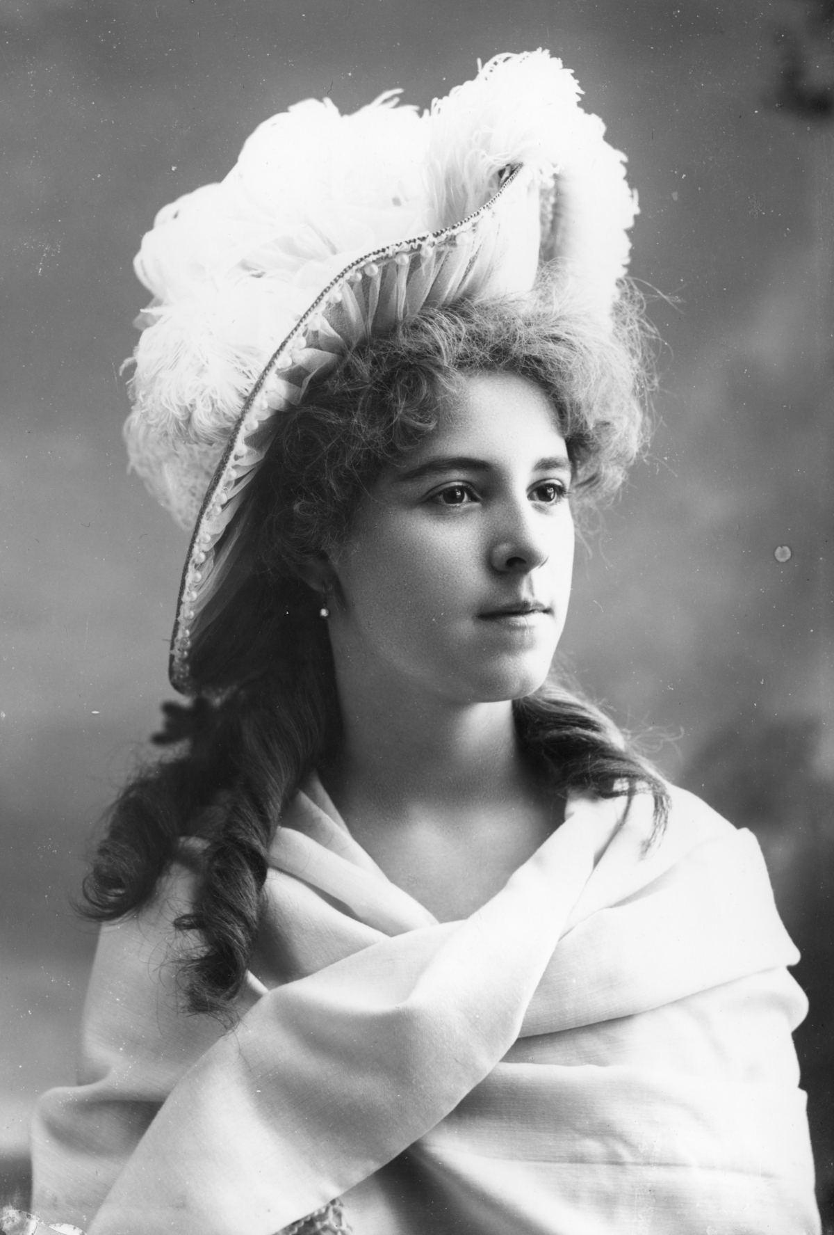 Elise Peeler wearing a large feather hat.