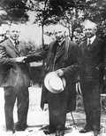 1932
