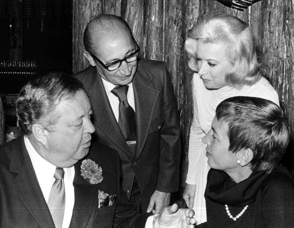 Jackie Gleason, seated at the left, chatting with unidentified people - Fort Lauderdale, Florida