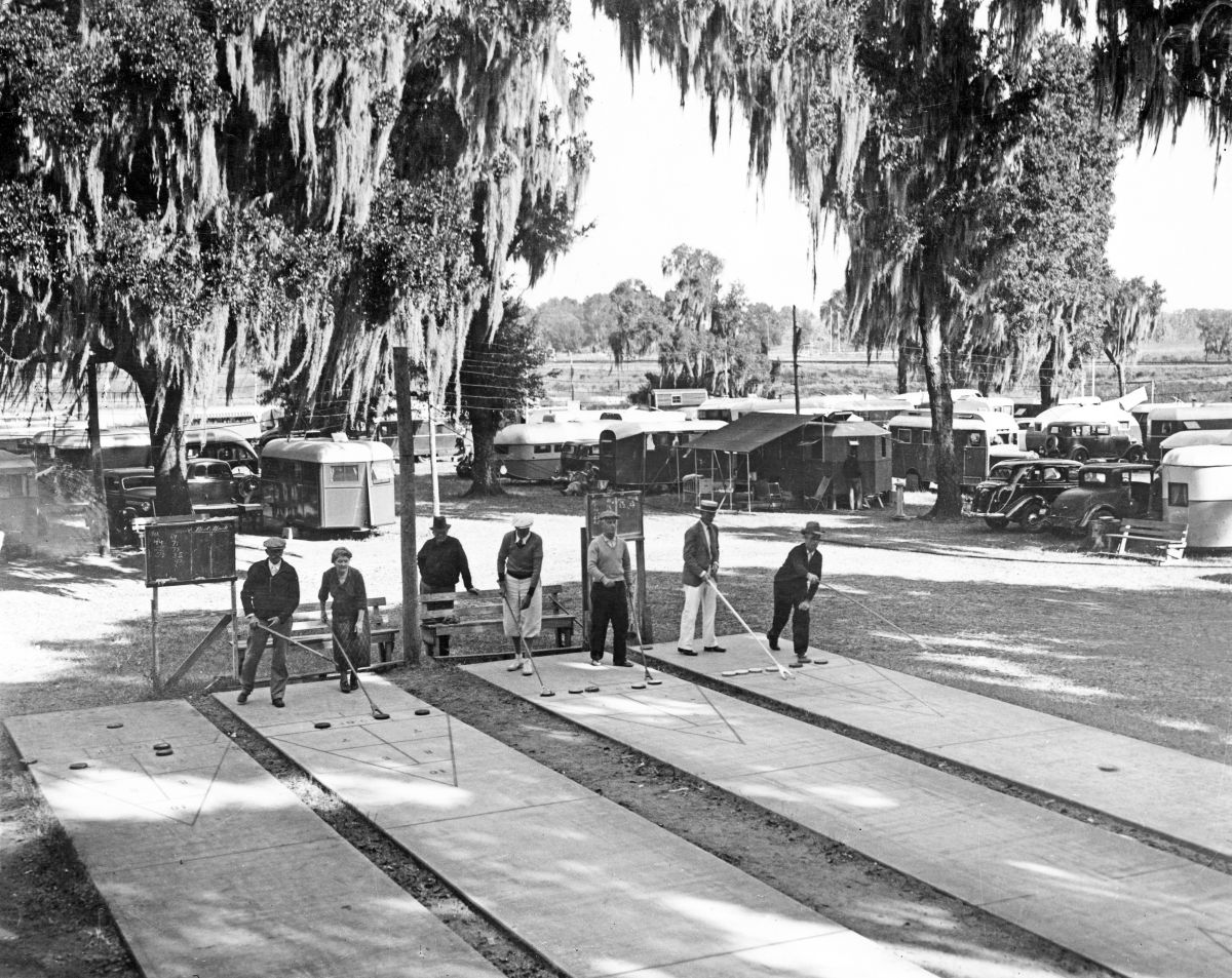 Tin Can Tourists playing shuffleboard at a Dade City camp