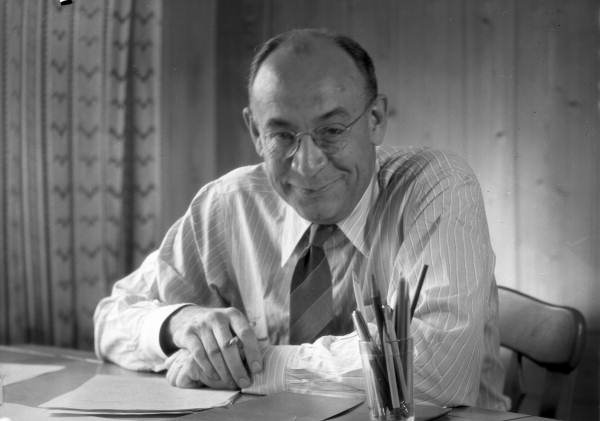 Portrait of author Eric Hodgins.