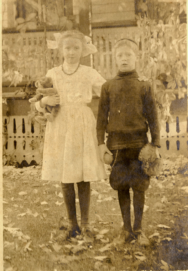Portrait of Koreshan siblings Harold and Hilda Lewis.