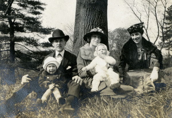 Portrait of Koreshan Imogene Bubbett Rahn with her brother-in-law Walter, his wife Reva and their children.