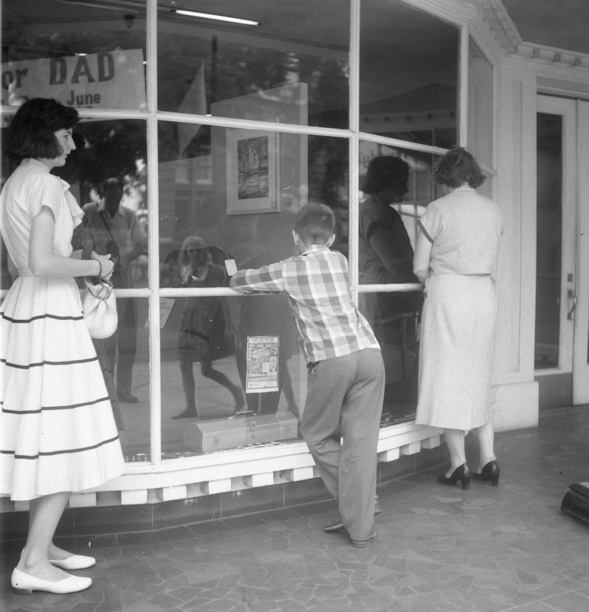 Dixon family members window shopping in Gainesville.