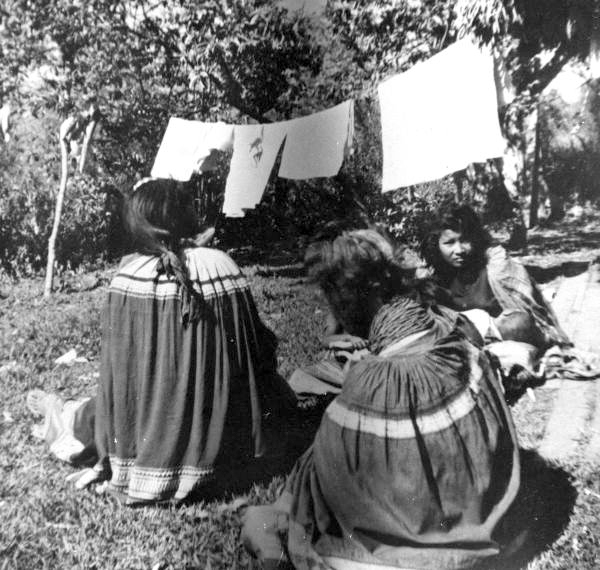 Mikasuki women and their washing
