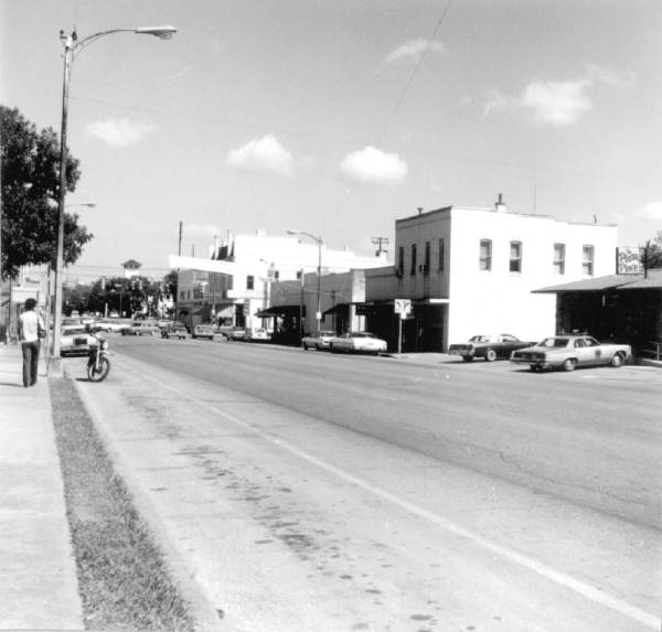 Small town street scene - Live Oak, Florida