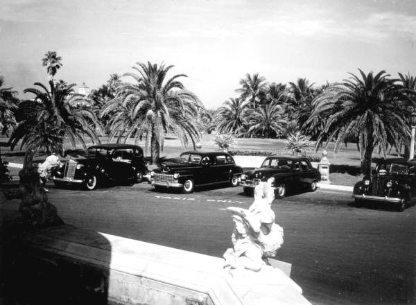 Taxi stand at The Breakers Hotel - Palm Beach, Florida