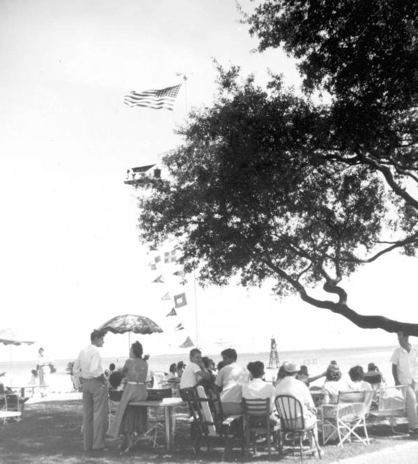 Spectators watch the Lipton Cup Race - Pensacola, Florida.