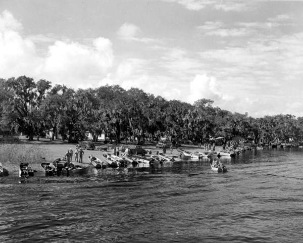 Several motorboats parked along the Kissimmee River during a boating trip