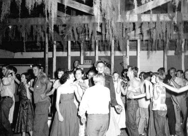 Kissimmee River boat-a-cade dance