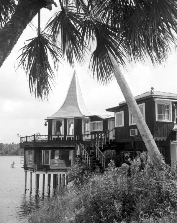 Lake side view of the Chalet Suzanne resort - Lake Wales, Florida