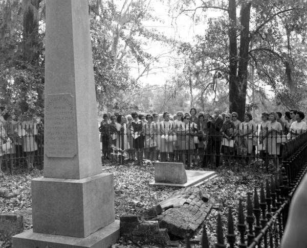 Many people gathered at the family cemetery of the Oaklawn Plantation - Tallahassee, Florida.