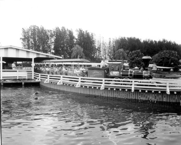 Tourists on train at the Gatorland theme park :Orlando, Florida