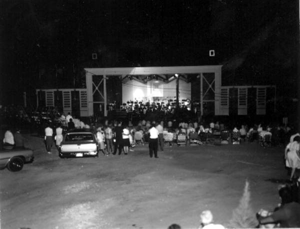 Performance of the American Wind Symphony Orchestra - Dania Beach, Florida .