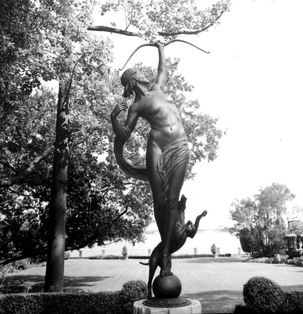 View of statue at Cummer Gallery of Art - Jacksonville, Florida
