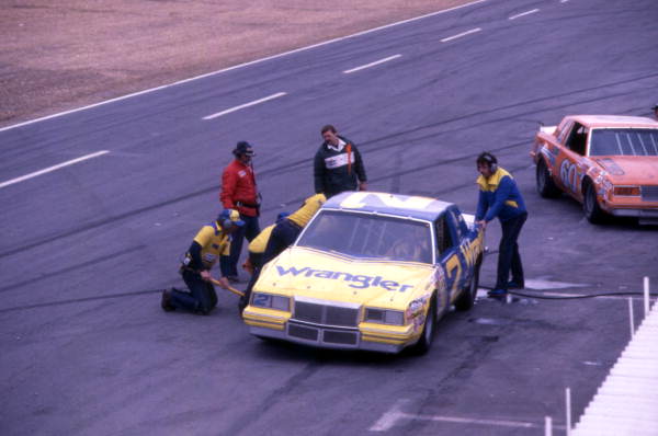 Crew attending to the NASCAR 2 car on pit road during the Daytona 500 race.