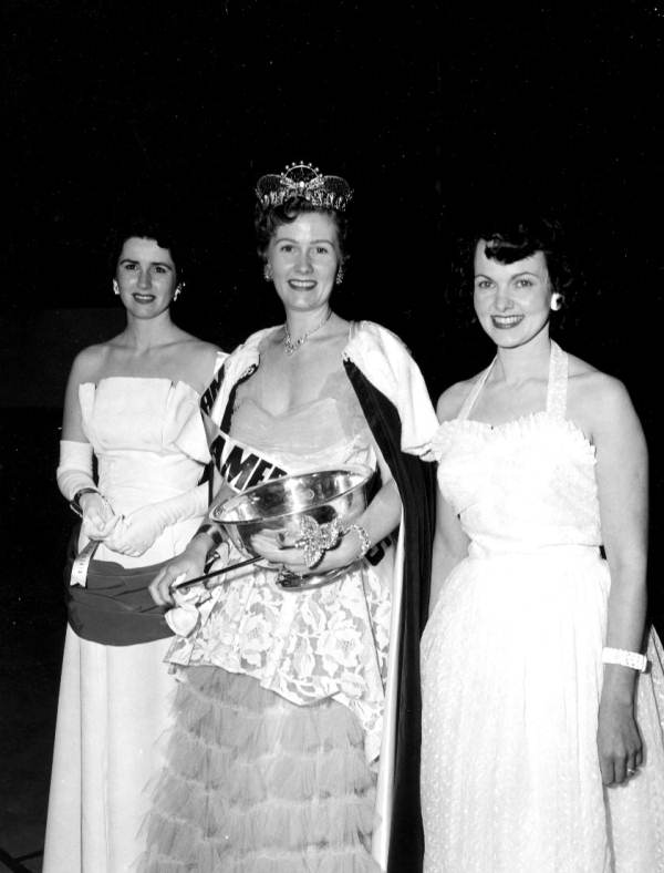 Mrs. Missouri, Wanda Jennings chosen as Mrs. America - Volusia County, Florida