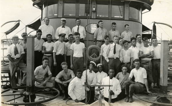 Crew members of the "Savannah"