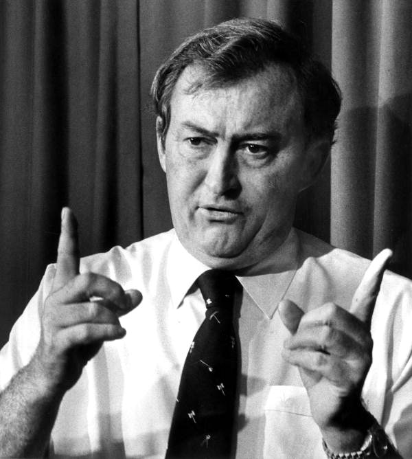 Richard Leakey speaks at a press conference - Tallahassee, Florida