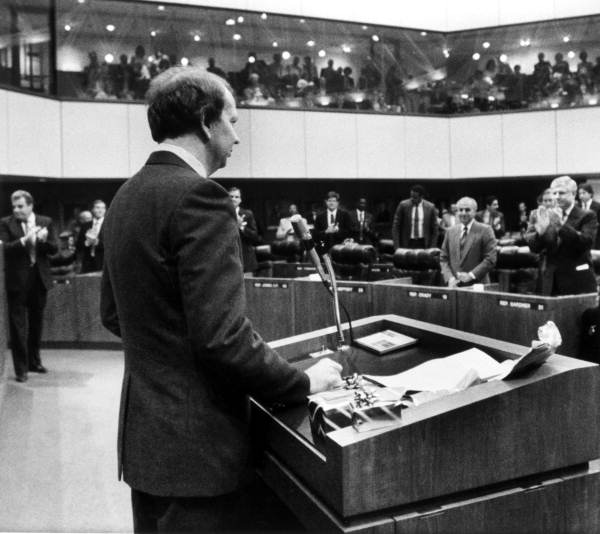 House Speaker, Jon Mills receives a standing ovation - Tallahassee, Florida