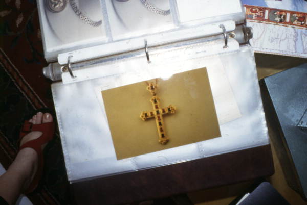 Photograph showing a cross made by Armenian jeweler Setrag Kalandjian in Coral Springs, Florida.