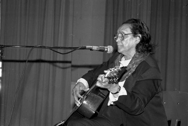 Etta Baker performs for students - Jacksonville, Florida .