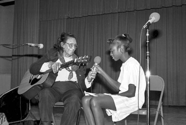 Etta Baker being interviewed by Taquana Simmons - Jacksonville, Florida .