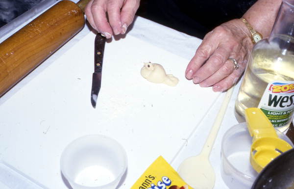 Making a wedding bread bird - White Springs, Florida
