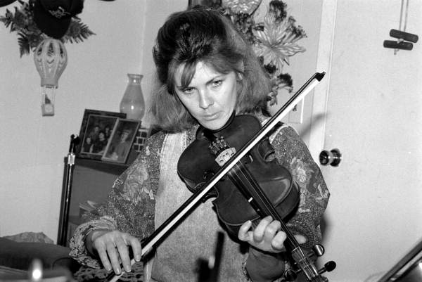 Trenda Slaughter, apprentice to Willie David Jones, playing oldtime fiddle music :Old Town, Florida.