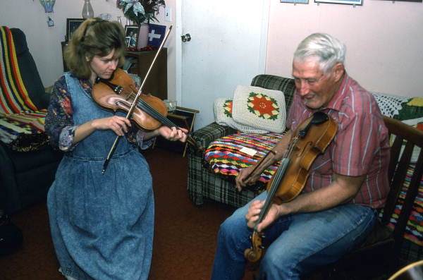 Apprentice Trenda Slaughter and Willie David Jones playing oldtime fiddle music - Old Town, Florida