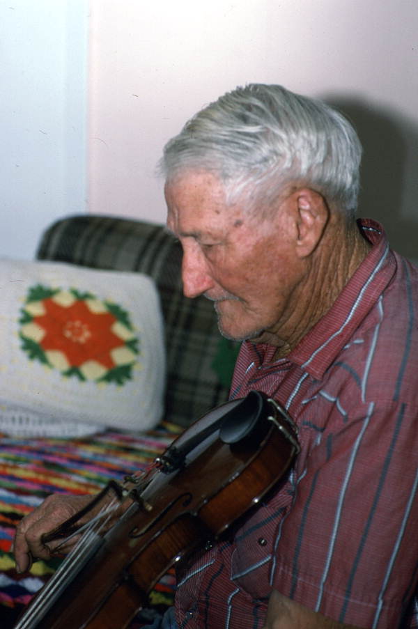 Oldtime fiddle player Willie David Jones - Old Town, Florida