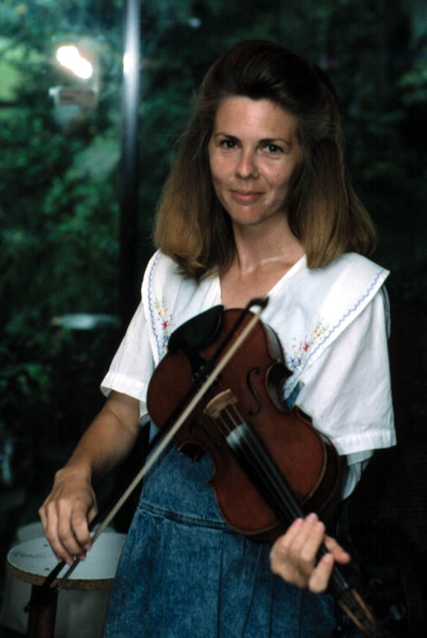 Trenda Slaughter posing with her fiddle - Old Town, Florida