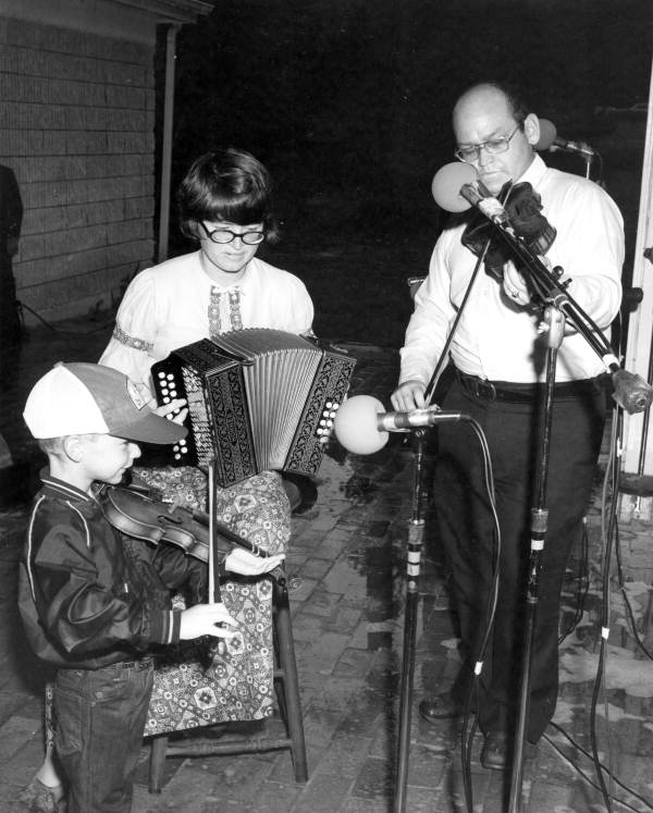 L-r, Jimmy, Marilyn, and George Heaps-Nelson of Swainsboro, Georgia performing at the 1977 Florida Folk Festival - White Springs, Florida.