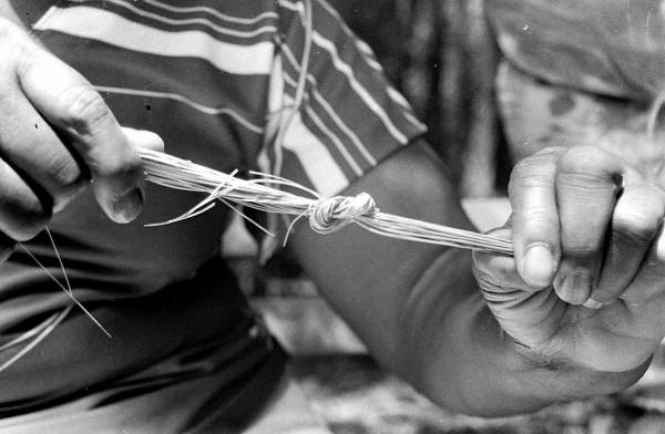 Margaret Garrison starting to weave a basket - White Springs, Florida