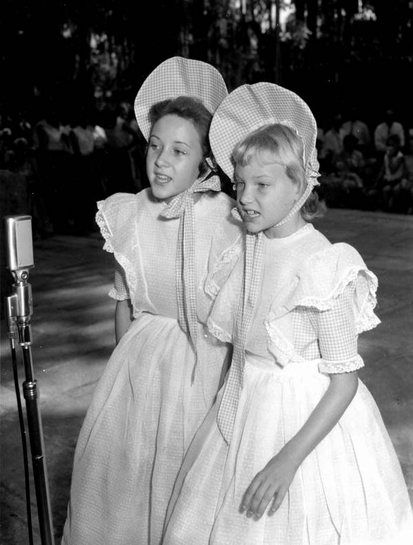 Karen and Diane McDowell, of Gainesville, singing- White Springs, Florida