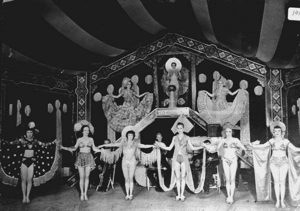 Girl review for a Hennes Bros. side show