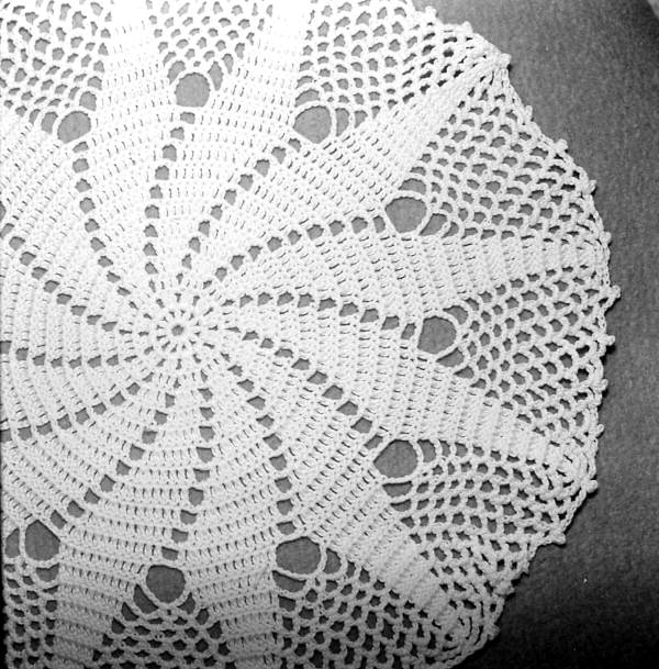 Close-up view of crocheted doily made by Thelma Pacetti : Elkton, Florida