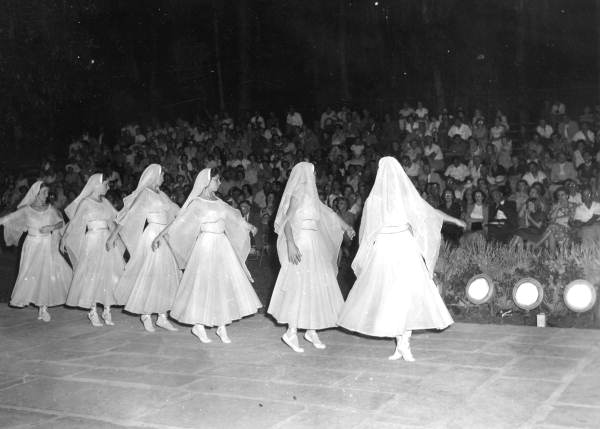 Members of Suncoast Civic Ballet of St. Petersburg performing- White Springs, Florida