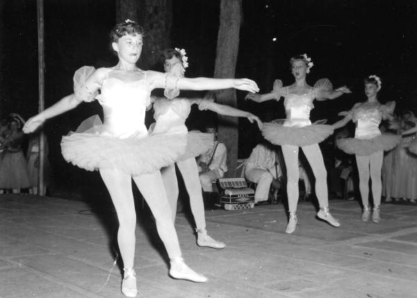 Members of Suncoast Civic Ballet of St. Petersburg performing- White Springs, Florida