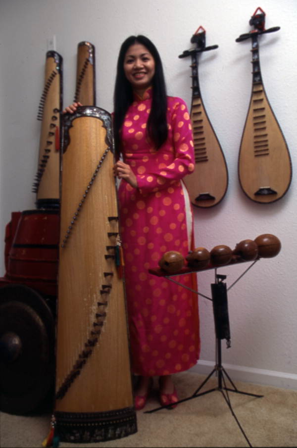 Tina Nguyen, Vietnamese musician with a Dan Bau - Orlando, Florida.