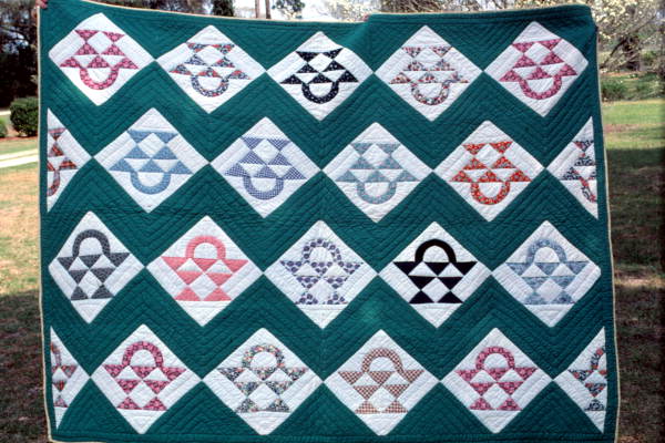 Fruit basket or flower basket quilt made by Grace Scaff - White Springs, Florida.