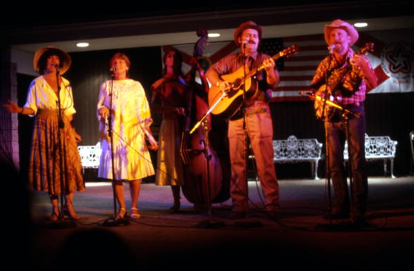 New Sand Mountain Wildcats playing folk music - White Springs, Florida