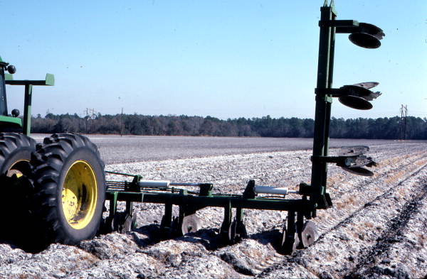 Bedder capable of making 16 beds for cabbage - Hastings, Florida