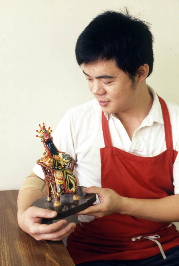 Fu-Yung Chang showing his rice dough sculpture- Jacksonville, Florida
