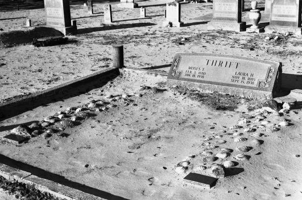 Thrift plot with seashell decoration at Macedoni Cemetery - Baker County, Florida
