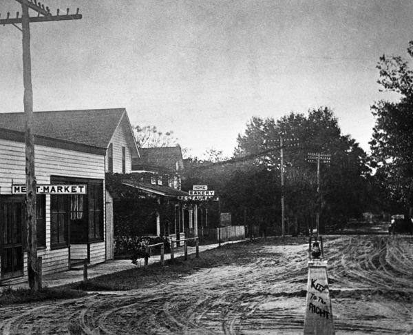 First traffic signal at Seventh Street and Montrose Street - Clermont, Florida