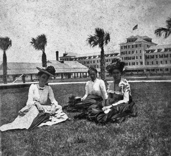 Three women on lawn in front of Continental Hotel - Atlantic Beach