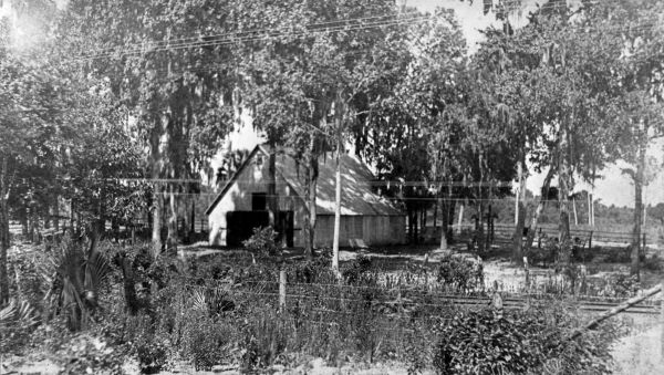 De Leon Spring Shell Company's barn