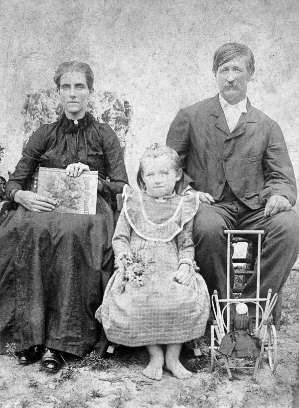 P. Robin Walker with his wife and daughter Nettie